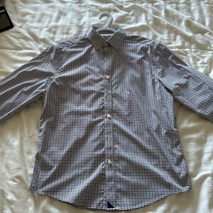 Untuckit performance button up Small